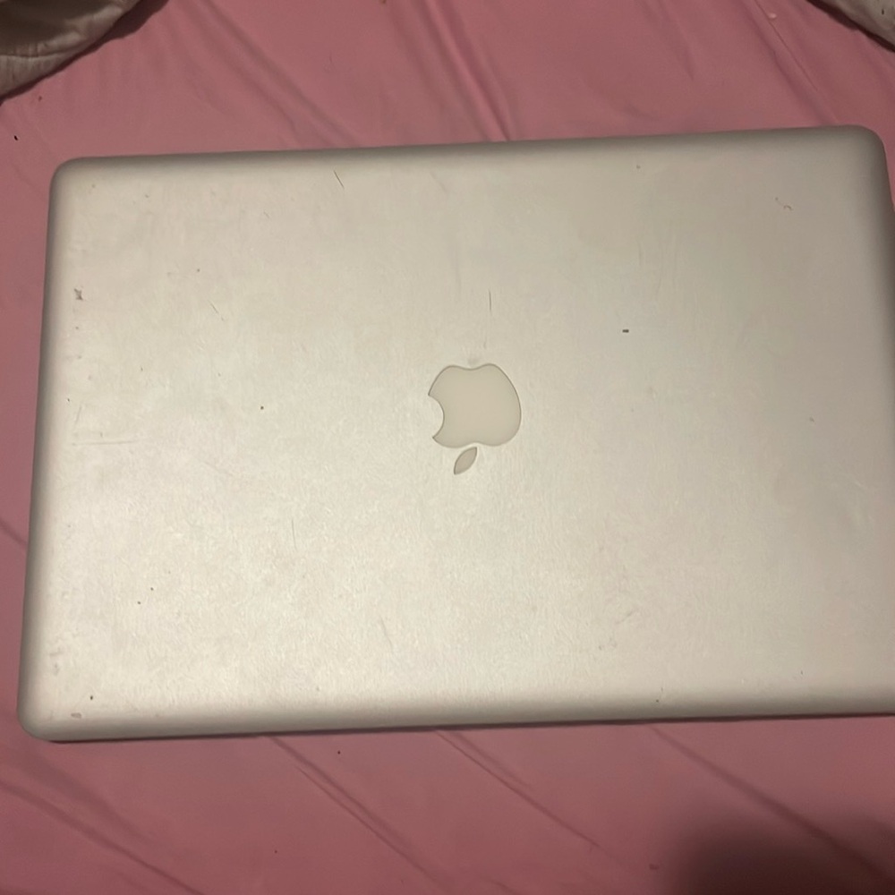 MacBook pro (mid 2010) used in good condition